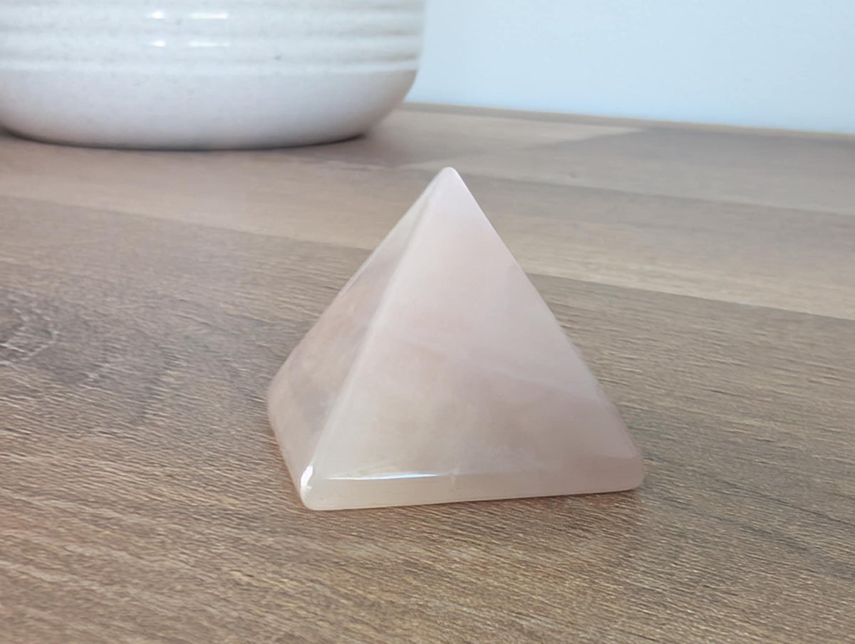 Pyramide en quartz rose