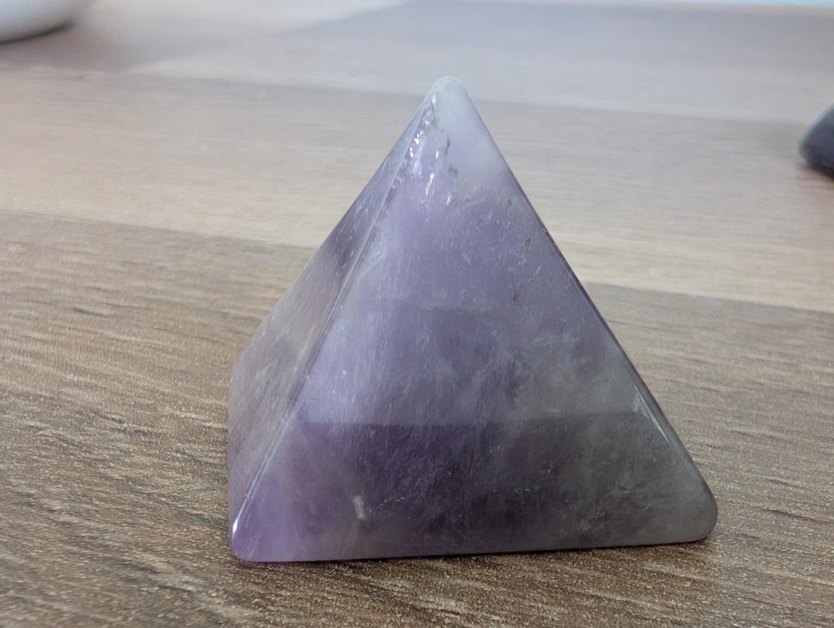 Pyramide en améthyste