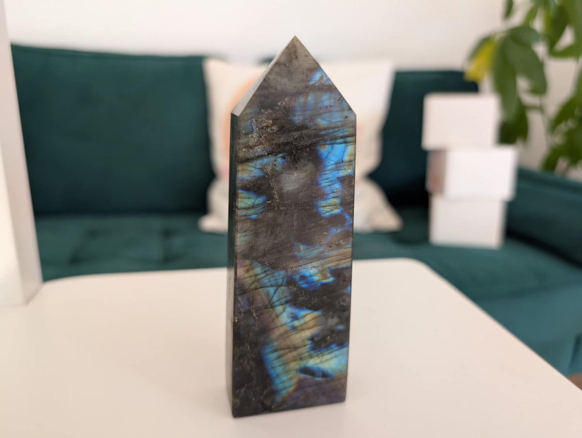 Pointe polie en Labradorite