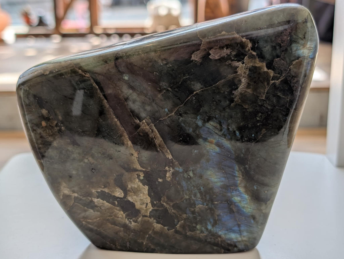 Forme libre de Labradorite polie