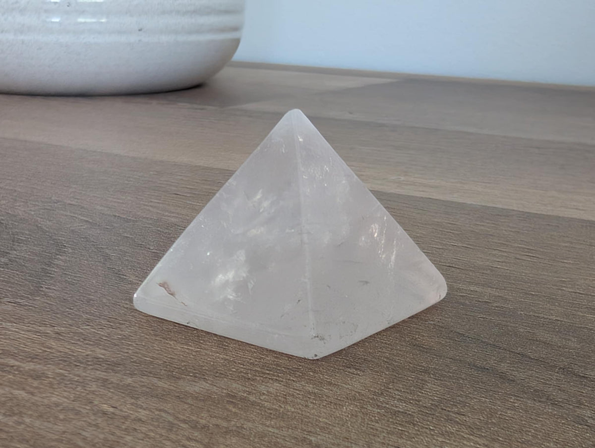 Pyramide en quartz rose