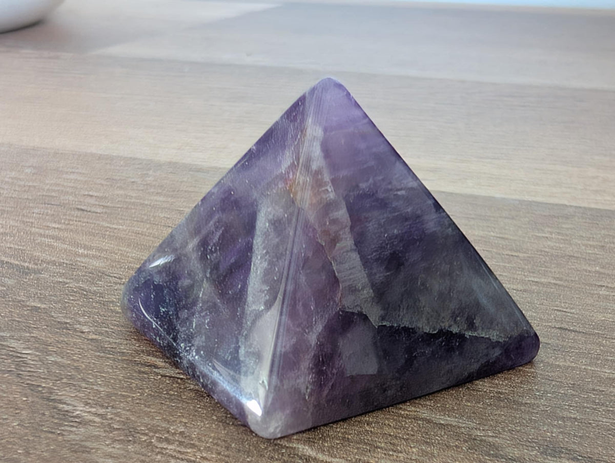 Pyramide en améthyste