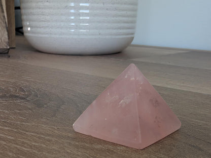 Pyramide en quartz rose