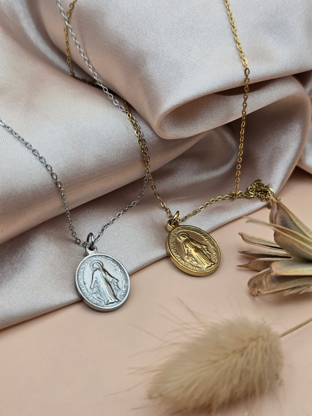 Collier vierge marie