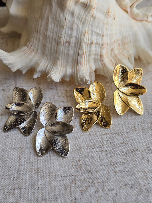 Boucles d'oreilles fleurs sculptés