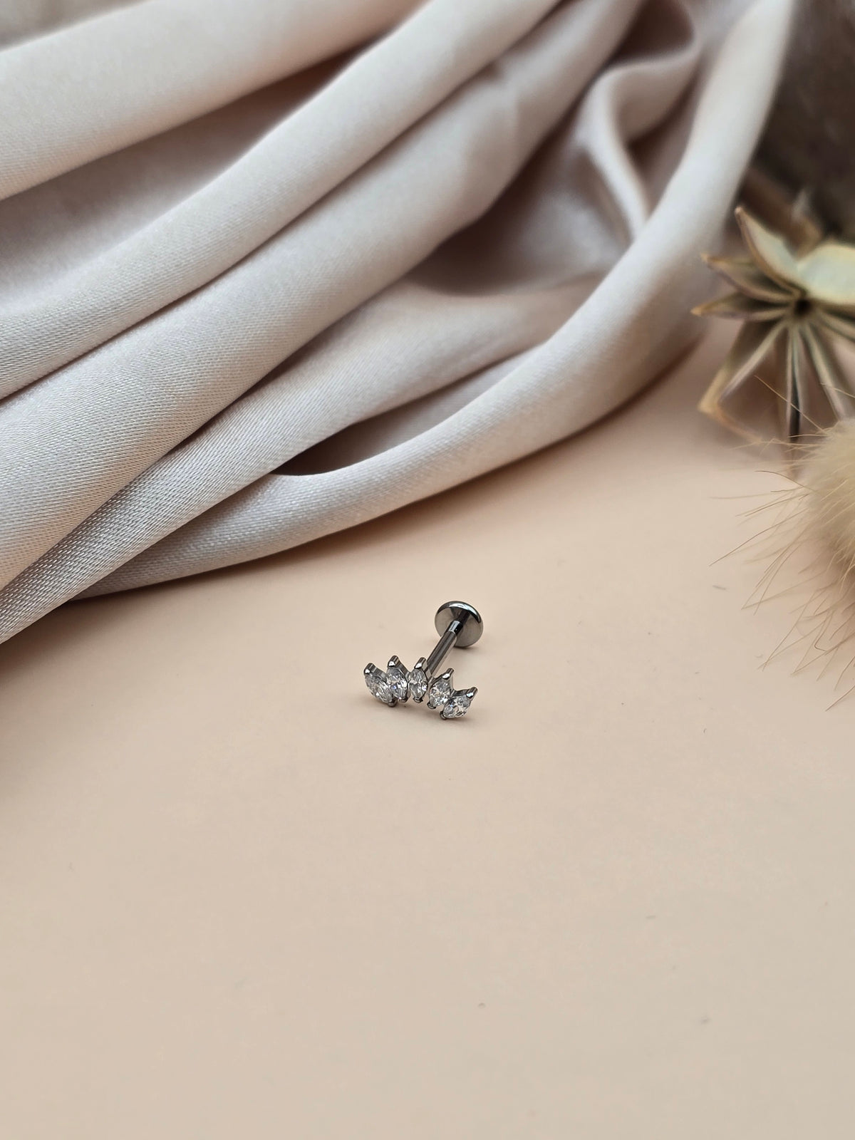 Piercing Couronne – Titane & Cristaux