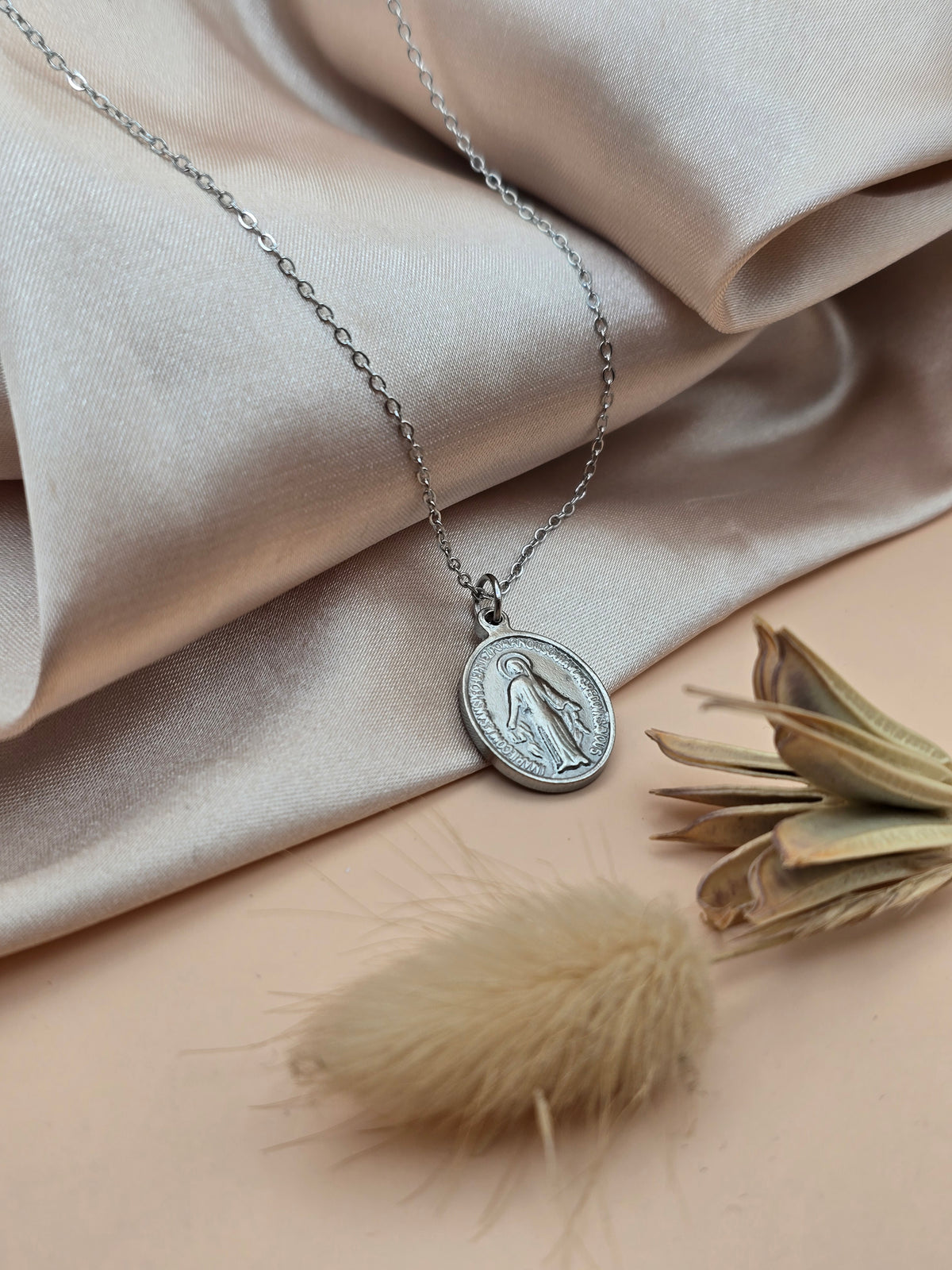 Collier vierge marie