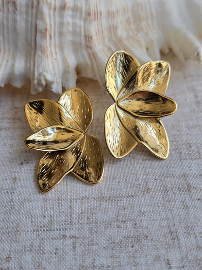 Boucles d'oreilles fleurs sculptés