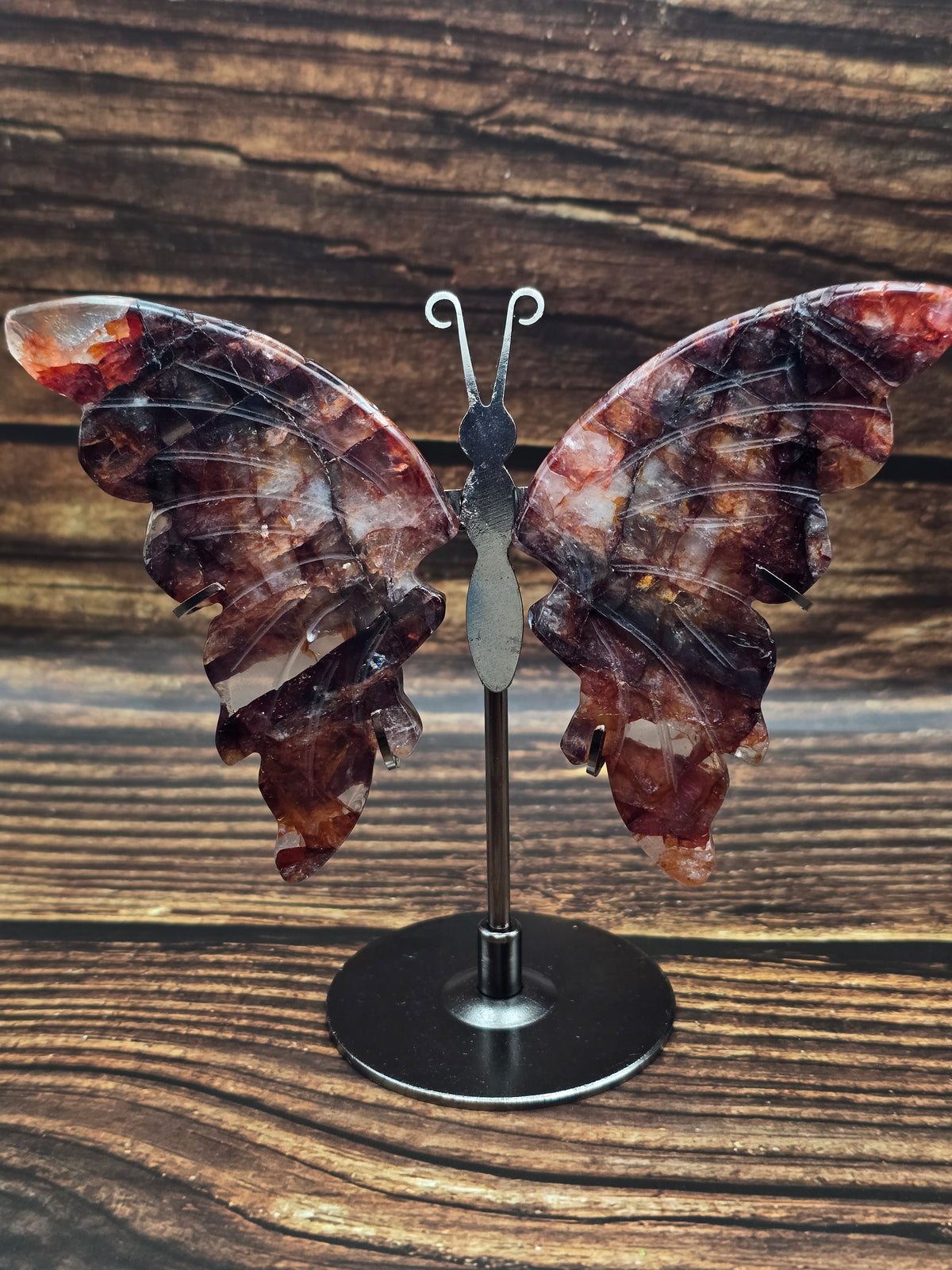 Papillon en Quartz Ferrugineux sur Socle 100 à 120 mm – Renouveau & Énergie